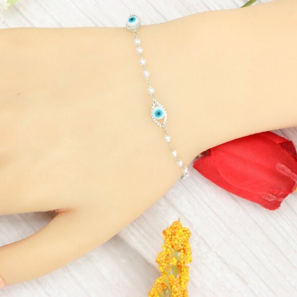 "Trendy Handmade Bracelet – A Thoughtful Gift for Girls & Women | UNVRC1407 - Picture 3 of 10